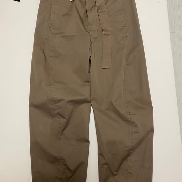 르메르 라이트 트위스트 팬츠 XL사이즈 판매합니다