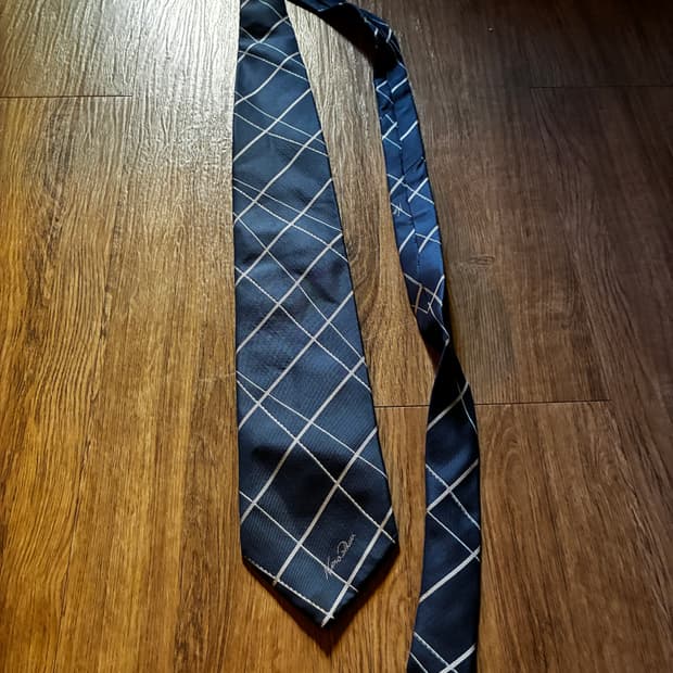 니나 리씨 넥타이