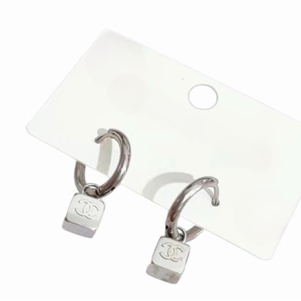 샤넬 링 큐브 이어링 실버