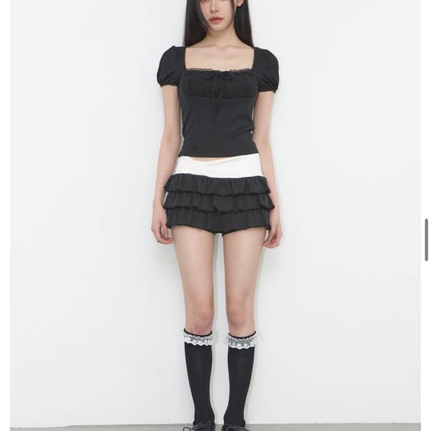 일리고 스퀘어넥 티 블랙 새상품 (68000원)