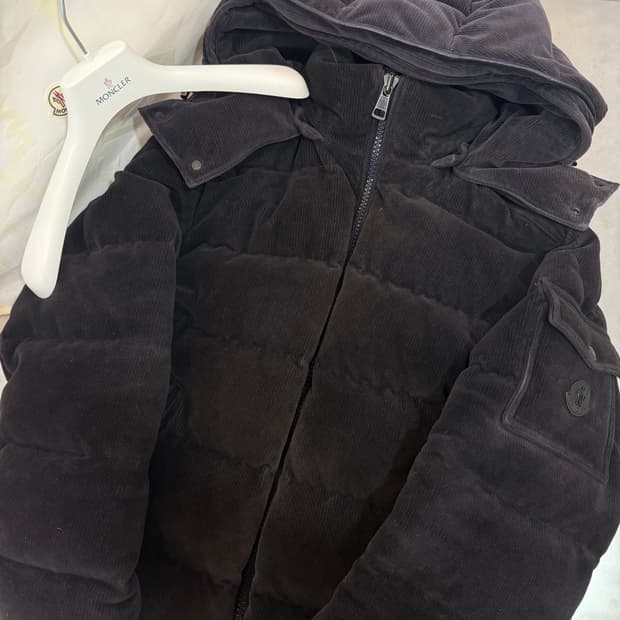[정품] 몽클레어 코듀로이 다운 패딩 자켓 무광블랙 XL
