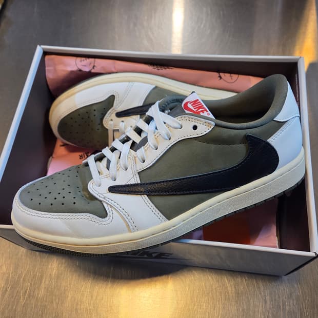 나이키 X 트래비스 스캇 조던1 로우 OG SP 리버스 올리브 (265)