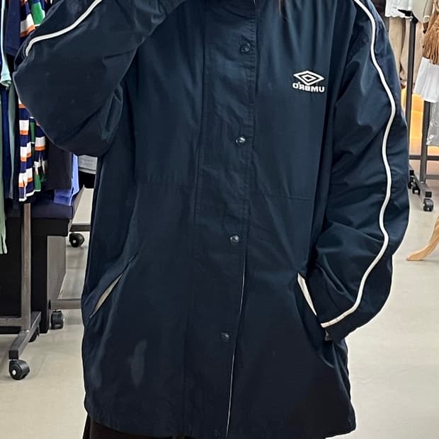 엄브로 바람막이