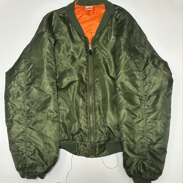베트멍 초판 뒷절개 봄버 자켓 /vetements