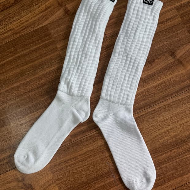 Alo 알로 양말 scrunch sock