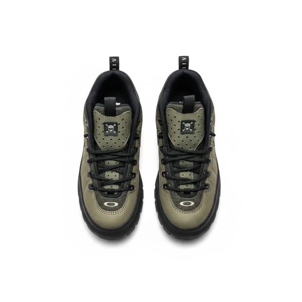 오클리 네일 스컬 & 크로스본즈 하이킹 부츠