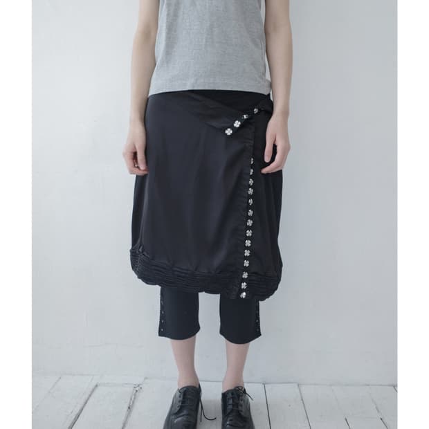 산코파퓨엘라 Silky rue wrap skirt (Black)