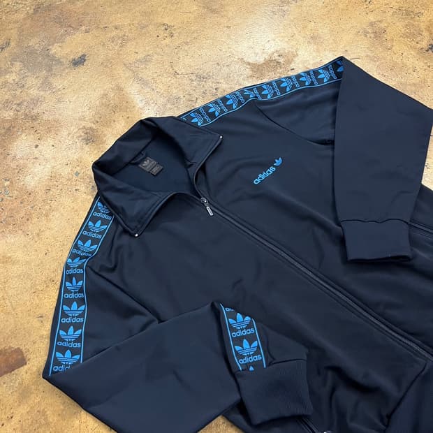 아디다스 와글와글 네이비 블루 져지 