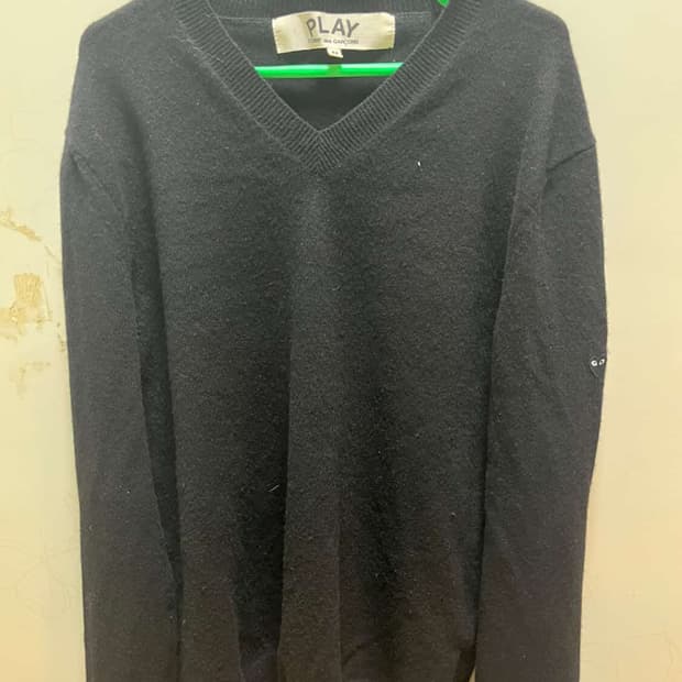 꼼데 브이넥 니트 급처 합니다