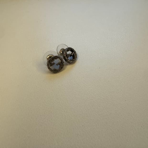 구찌 인터로킹 흑장 귀걸이 (정품)