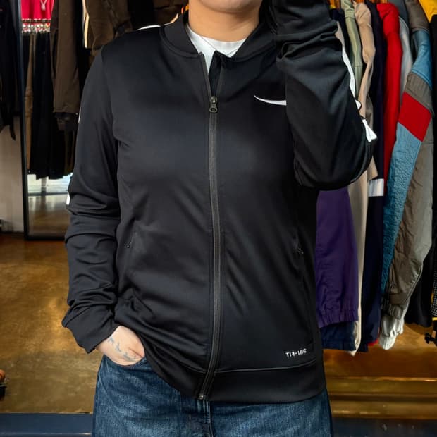 나이키 스우시 블랙 트랙탑