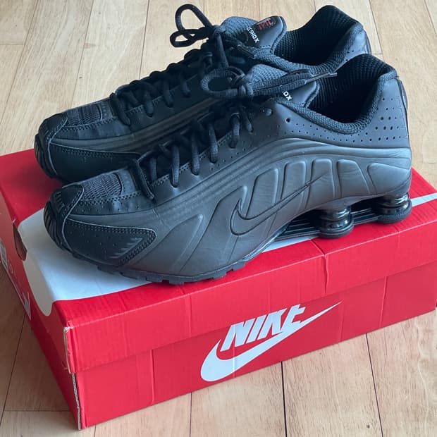 나이키 샥스 r4 트리플블랙 280