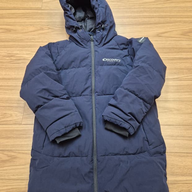 디스커버리 키즈 네이비 패딩 140사이즈입니다. 가슴둘레 73cm이고, 