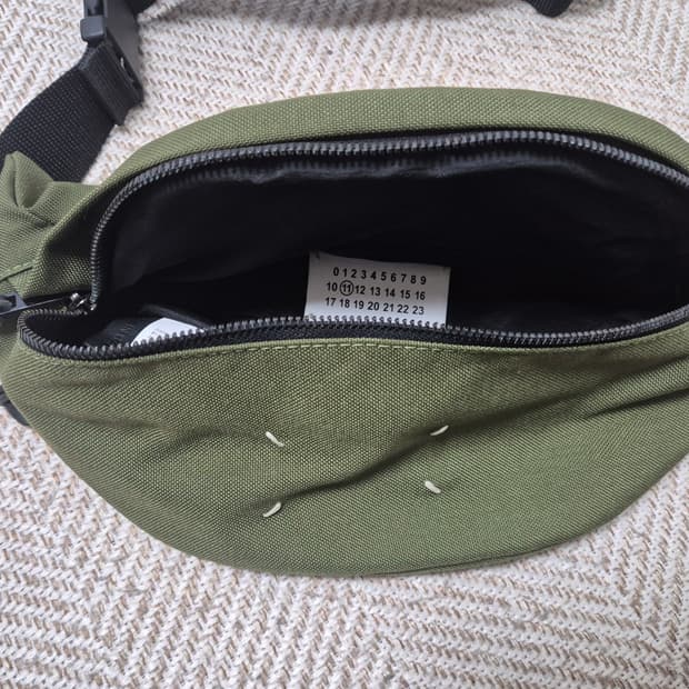 메종 마르지엘라 카키 슬링백 웨이스트백