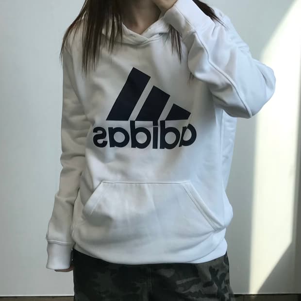 아디다스 빅로고 화이트 후드티
