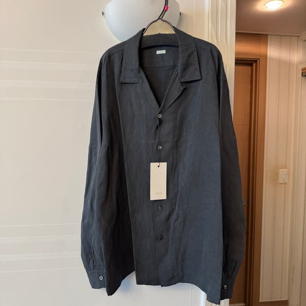 아프레쎄 26SS 실크 린넨 오픈 카라 셔츠 블랙