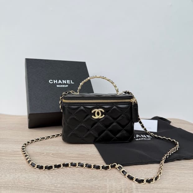 샤넬VIP 진주펄 장식 핸들 베니티백 샤넬 코스메틱