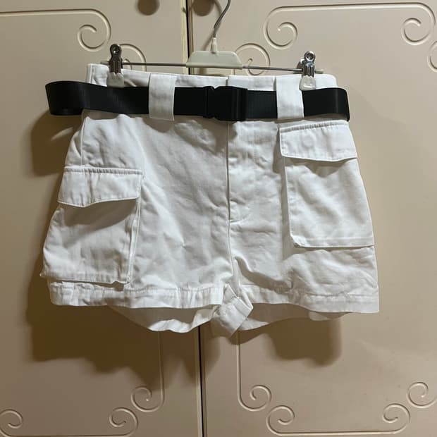 Aritzia 아리찌아 카고벨트쇼츠 반바지