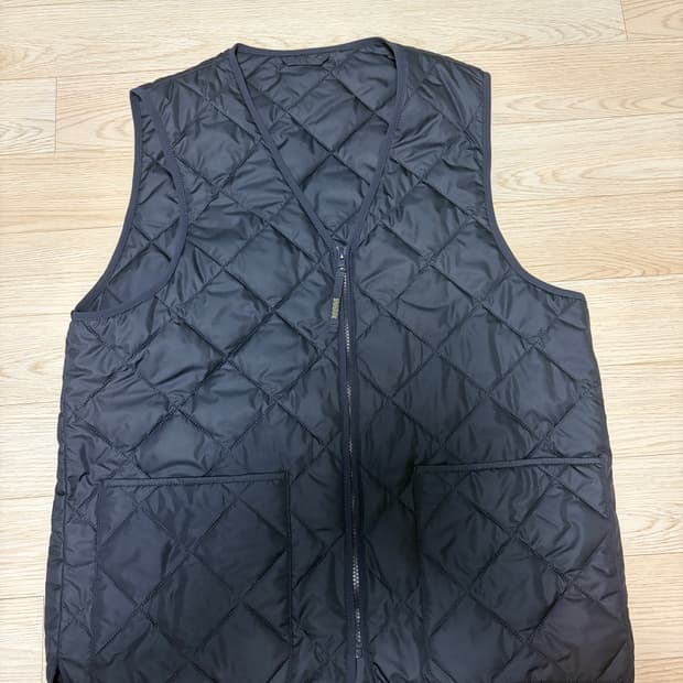 바라쿠타 패딩 베스트(새상품, 42사이즈)