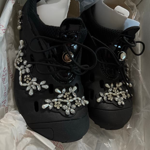 시몬로샤 크록스 (230-240 추정)