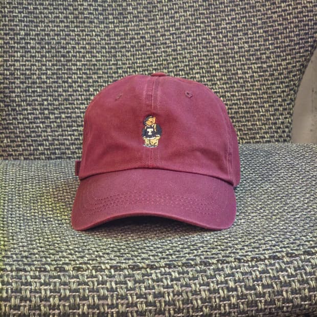 티니위니 버건디 볼캡