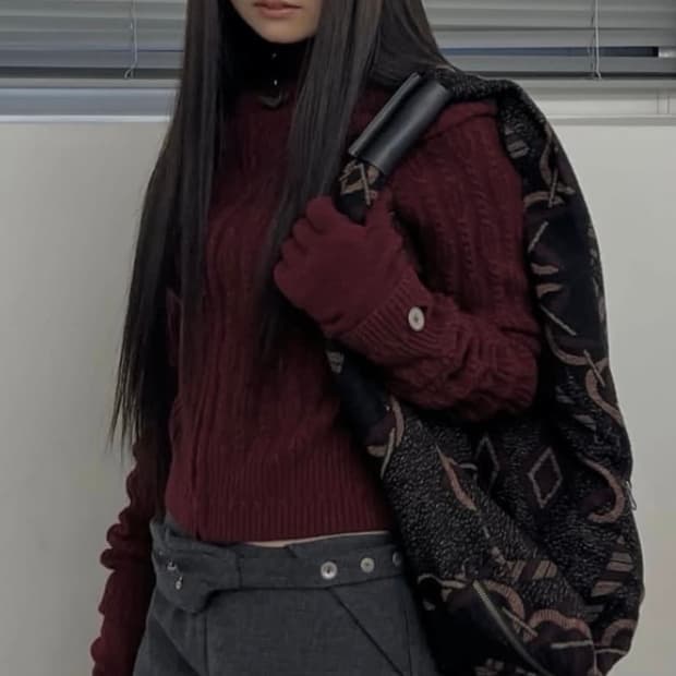 혜인서 트위스티드 숄더백 버건디