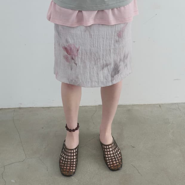 NOTHINGEVERYTING. SILKY FLORAL SKIRT