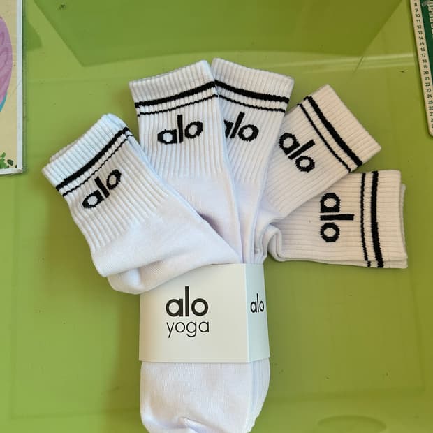 ALO 알로   유니섹스 하프 크루 삭스