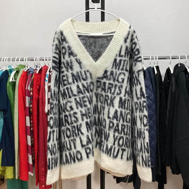 헬무트 랭(Helmut Lang) 브이넥 오버핏 앙고라 니트 