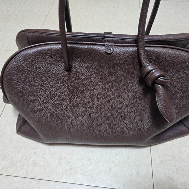 자크뮈스 투리스모 라지 브라운