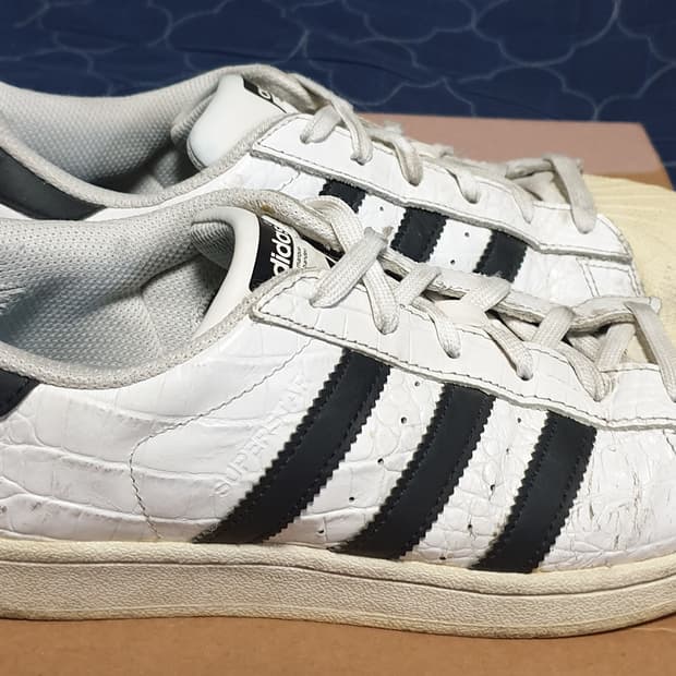 아디다스 슈퍼스타 뱀피 화이트 블랙 스니커즈 (250)