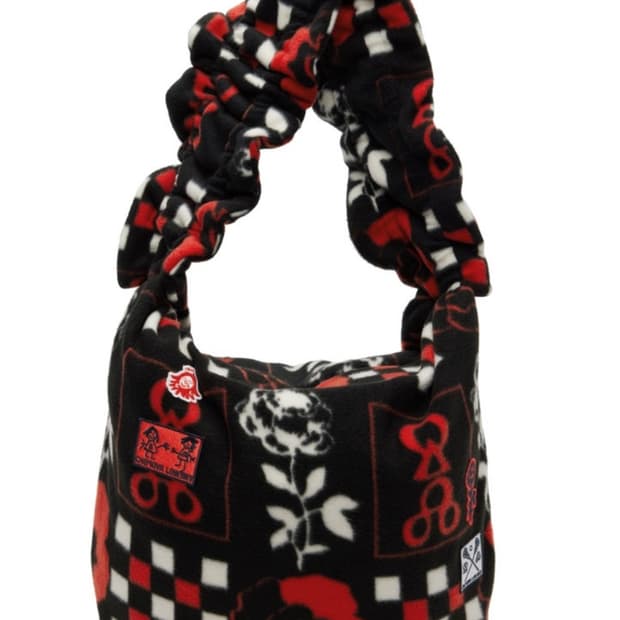 초포바 로위나 black&red bag