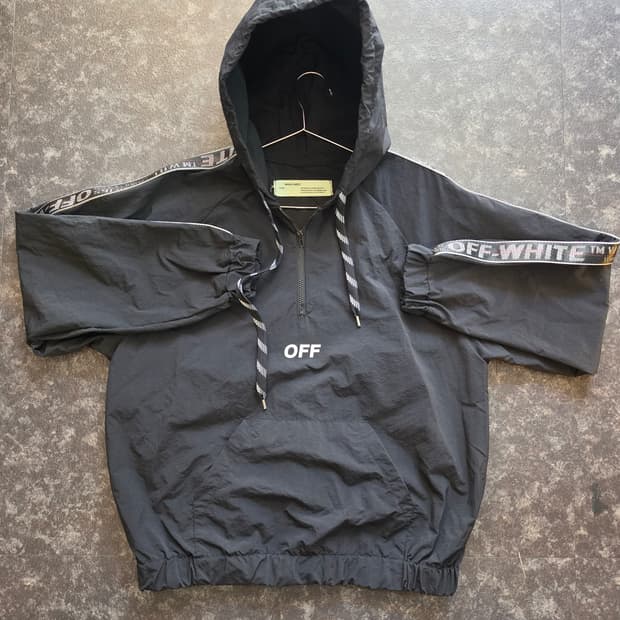 오프화이트 테이프 로고 아노락 후드 (블랙)