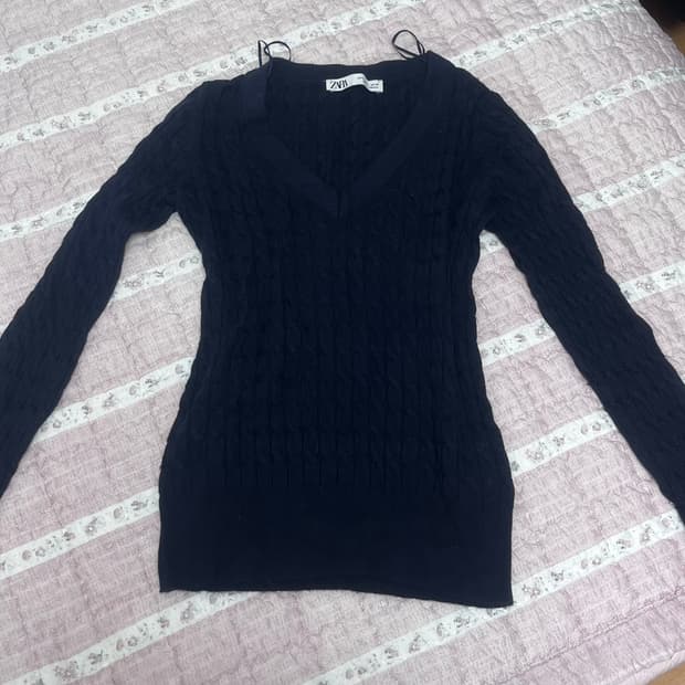 자라 브이넥 니트