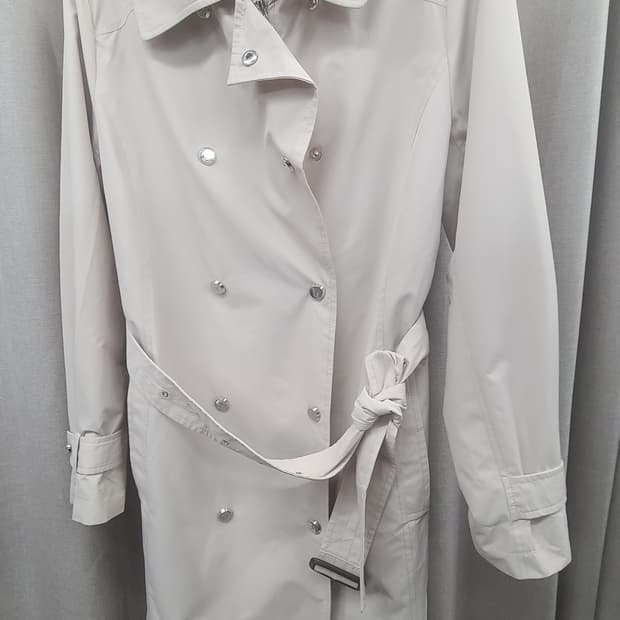 베이지 트렌치코트