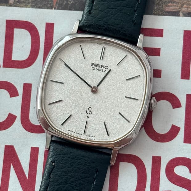Seiko 세이코 쿼츠 쿠션 스퀘어 샌드 블래스트 1977