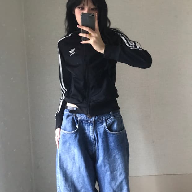아디다스 블랙 슬림핏 제니져지
