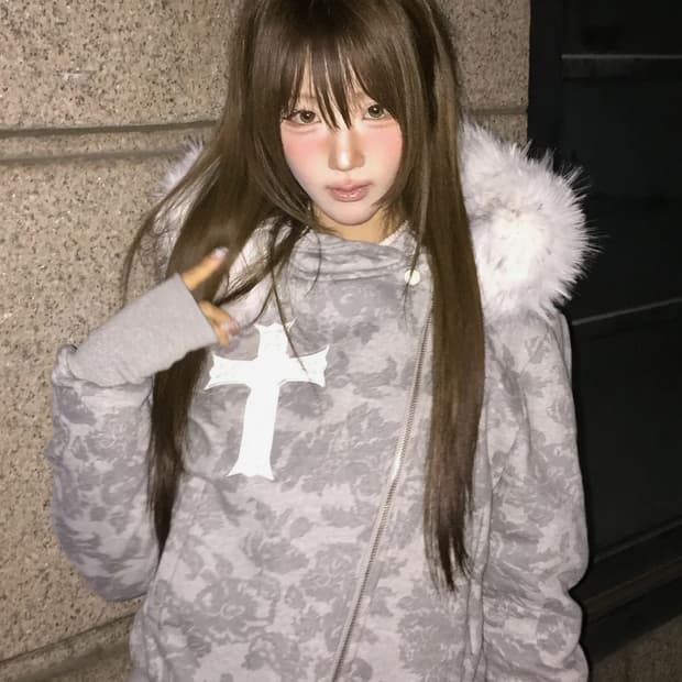 러브이즈 트루 GT FUR UNBALANCE HOOD ZIP UP