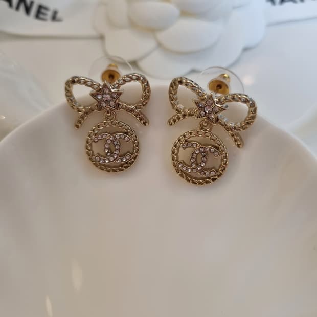 샤넬 체인리본 별큐빅 CC 드롭귀걸이  업사이클링