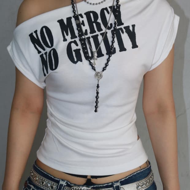 팸지스토어 코넥시 KONEKSI 오프숄더 티셔츠