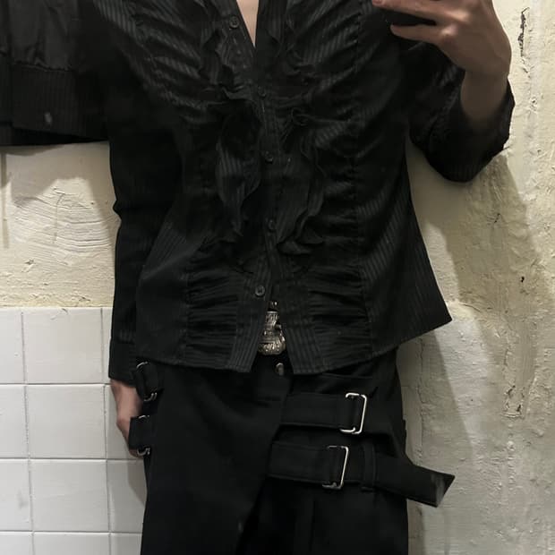 *rare* 2000s 고딕 스트라이프 프릴 블랙셔츠 