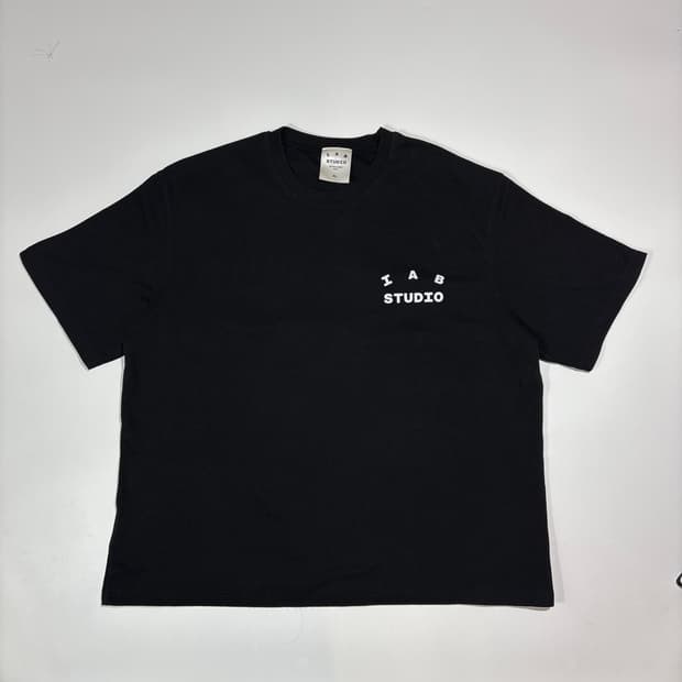 아이앱스튜디오 블랙 로고 반팔티
