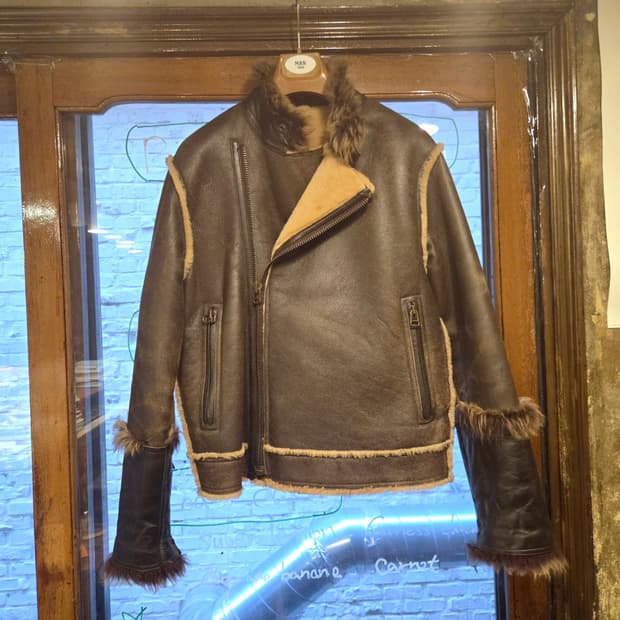 아비렉스 무스탕