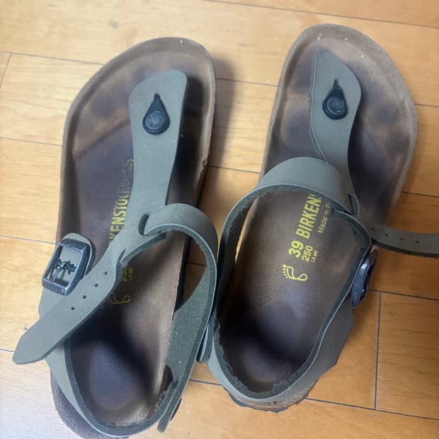 버켄스탁 카이로 카키 250 사이즈