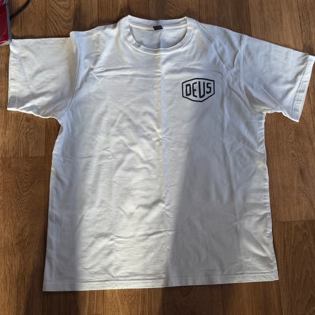 데우스 반팔티셔츠 