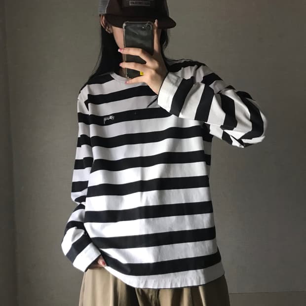 스투시 흰검 스트라이프 롱슬리브