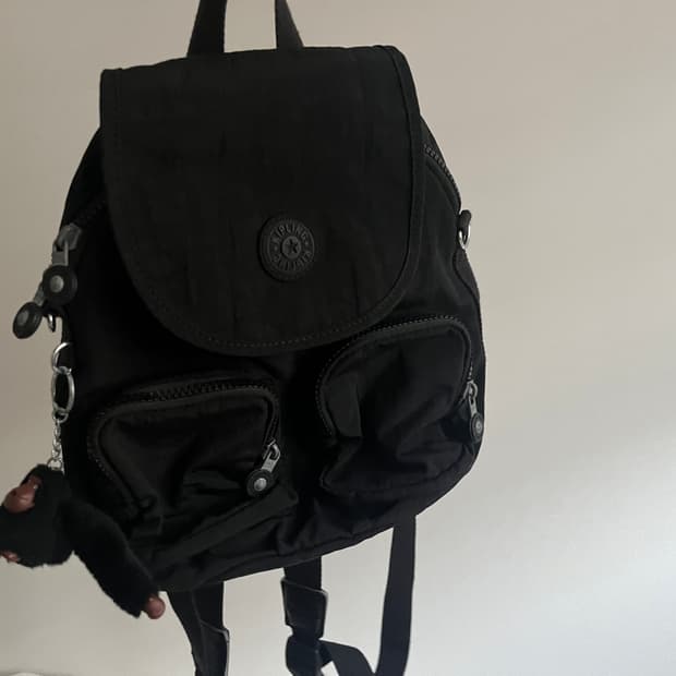  Black kipling bag