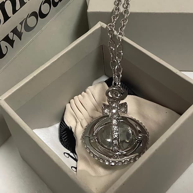 풀박스) 비비안웨스트우드 크리스탈 오알비 펜던트 목걸이