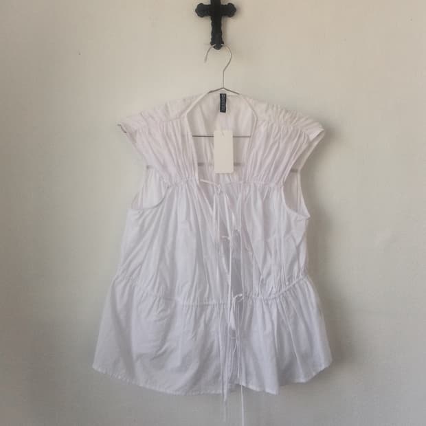 Shirring point tied vest