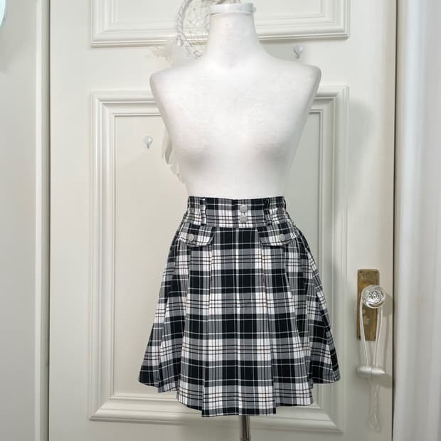black white check button pleats mini ski
